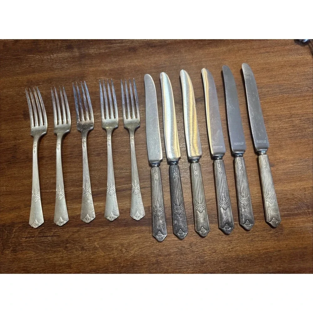 Vintage 5 Dinner Forks And 6 Butter Knives  WM Rogers and Son AA IS